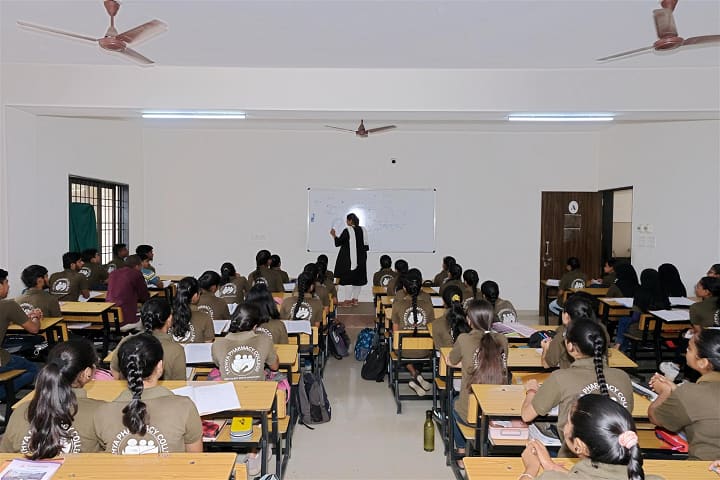 Tathya Pharmacy College campus in Chikhli, Gujarat, India — photo 2