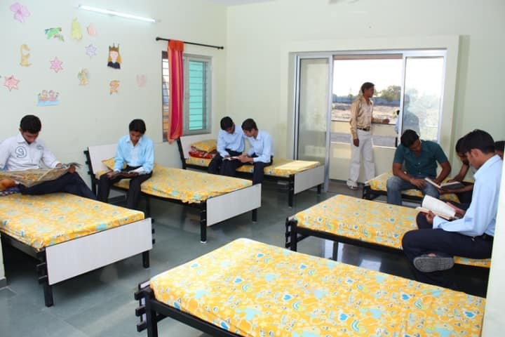Kum MH Gardi School of Management campus in Rajkot, Gujarat, India — photo 3