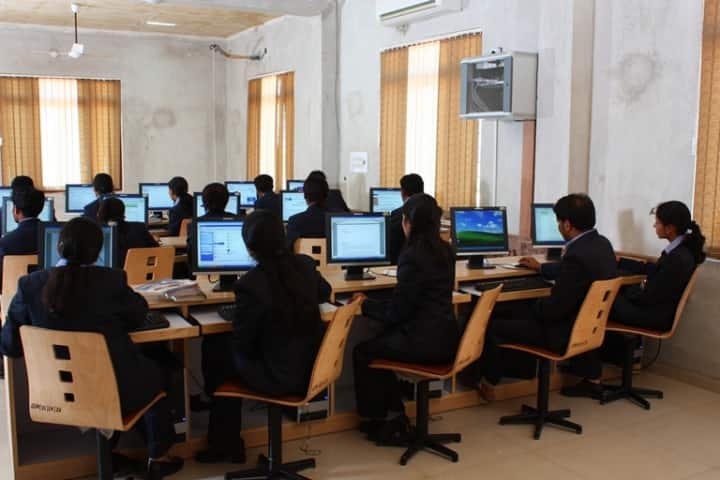 Kum MH Gardi School of Management campus in Rajkot, Gujarat, India — photo 4