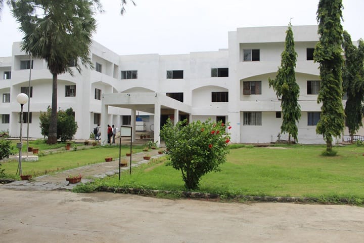 Kusumben Kadakia Arts and Commerce College campus in Bharuch, Gujarat, India — photo 1