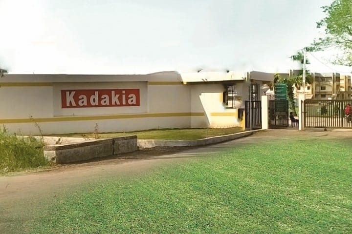 Kusumben Kadakia Arts and Commerce College campus in Bharuch, Gujarat, India — photo 2