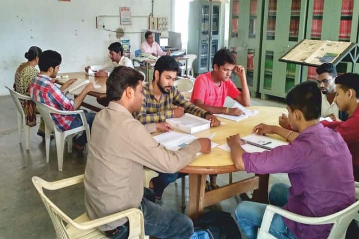 Kusumben Kadakia Arts and Commerce College campus in Bharuch, Gujarat, India — photo 5