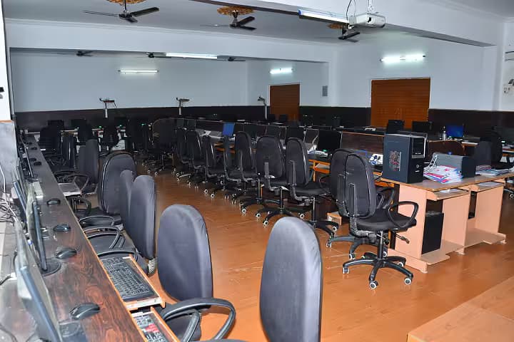 Sapthagiri Degree and PG College campus in Hindupur, Andhra Pradesh, India — photo 5