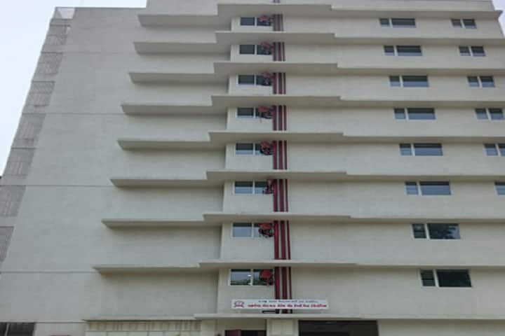 RAV's Laxmichand Golwala College of Commerce and Economics campus in Mumbai, Maharashtra, India — photo 2