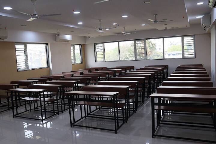 RAV's Laxmichand Golwala College of Commerce and Economics campus in Mumbai, Maharashtra, India — photo 3