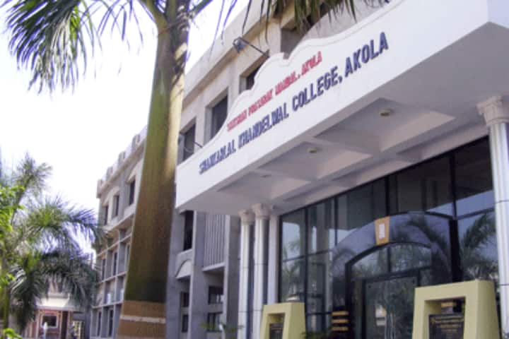Shankarlal Khandelwal Arts Science and Commerce College campus in Akola, Maharashtra, India — photo 1
