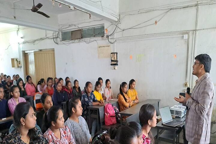 Government Science College campus in Pardi, Gujarat, India — photo 3