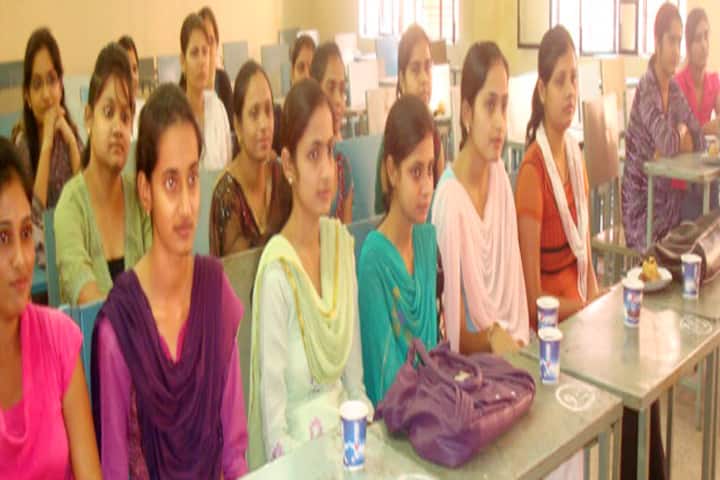 Ram Lubhai Sahani Government Mahila Degree College campus in Pilibhit, Uttar Pradesh, India — photo 3