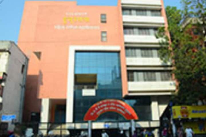 Huzurpaga Smt Durgabai Mukunddas Lohiya Mahila Vanijya Mahavidyalaya campus in Pune, Maharashtra, India — photo 1