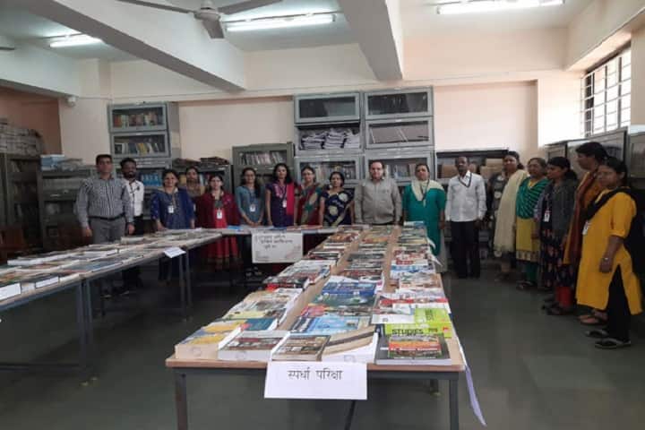 Huzurpaga Smt Durgabai Mukunddas Lohiya Mahila Vanijya Mahavidyalaya campus in Pune, Maharashtra, India — photo 4