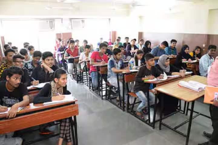 KHMW College of Science and Commerce campus in Mumbai, Maharashtra, India — photo 5