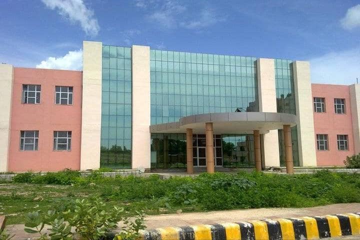 Jhalawar Hospital and Medical College campus in Jhalawar, Rajasthan, India — photo 1