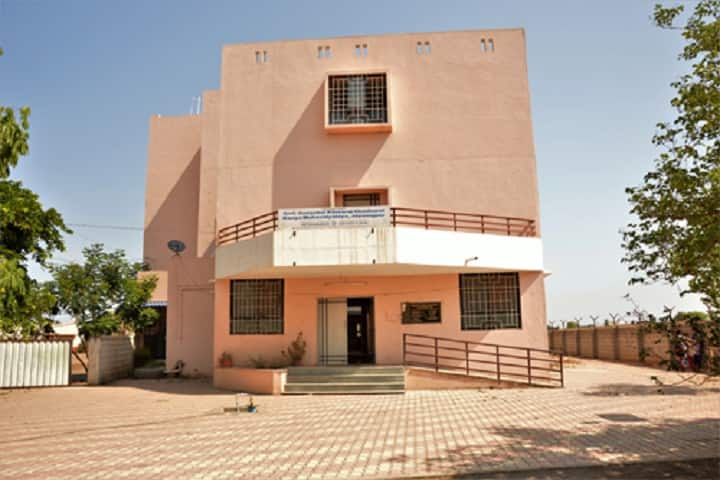 Smt Gangabai Khivraj Ghodawat Kanya Mahavidyalaya campus in Jaysingpur, Maharashtra, India — photo 3