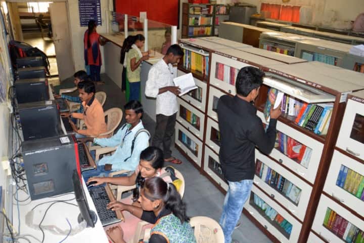 B Raghunath Arts Commerce and Science College campus in Parbhani, Maharashtra, India — photo 5