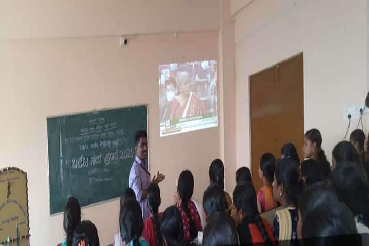 Shri Chandrashekar Mallikarjun Mamani Government First Grade College campus in Yaragatti, Karnataka, India — photo 2