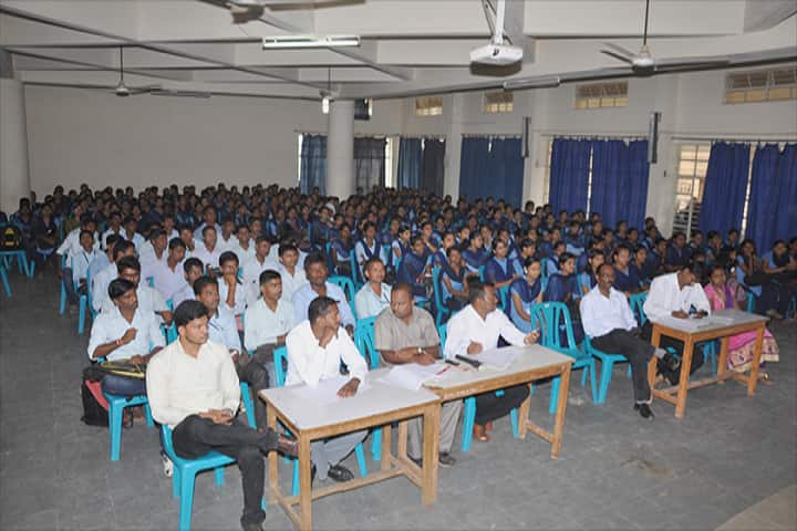 Padmabhushan Vasantraodada Patil Mahavidyalaya campus in Kavathe Mahankal, Maharashtra, India — photo 4