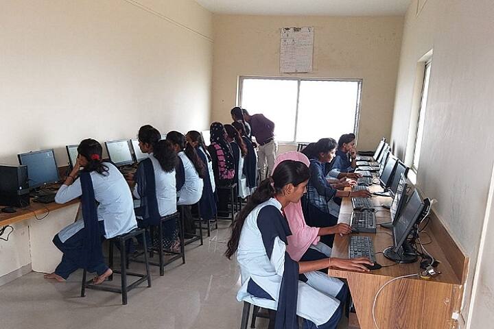 SGRG Shinde Mahavidyalaya campus in Osmanabad, Maharashtra, India — photo 4
