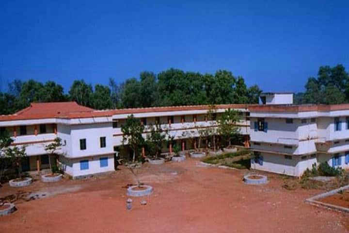 Kumbalathu Sankupillai Memorial Devaswom Board College campus in Sasthamcotta, Kerala, India — photo 1