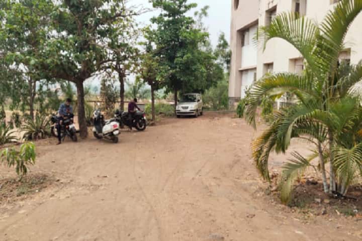 Kasegaon Education Society's Arts and Commerce College campus in Kasegaon, Maharashtra, India — photo 2