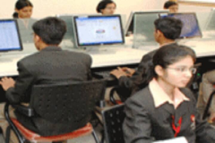 RG Sapkal Institute of Pharmacy campus in Nashik, Maharashtra, India — photo 4