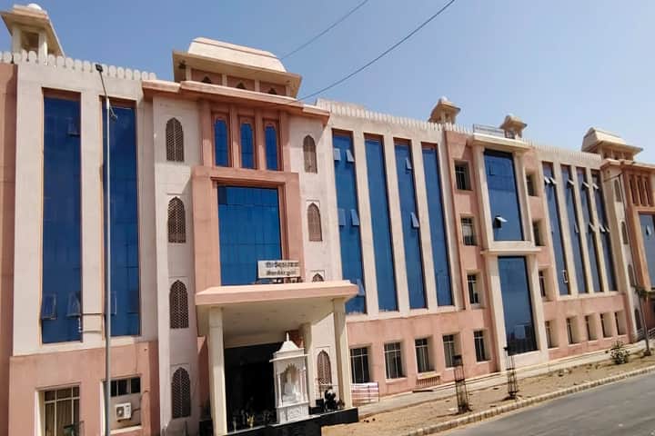 Pandit Deendayal Upadhyaya Medical College campus in Churu, Rajasthan, India — photo 1