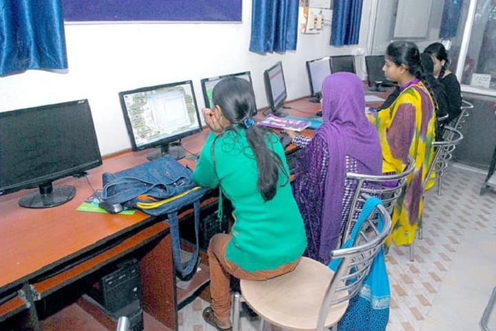 Hamidia Girls Degree College campus in Allahabad, Uttar Pradesh, India — photo 3
