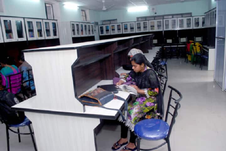 Hamidia Girls Degree College campus in Allahabad, Uttar Pradesh, India — photo 5