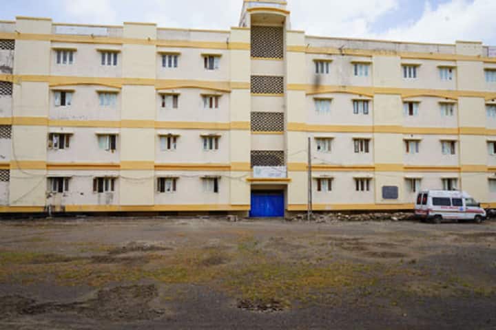 Mahatma Gandhi College of Nursing campus in Junagadh, Gujarat, India — photo 1