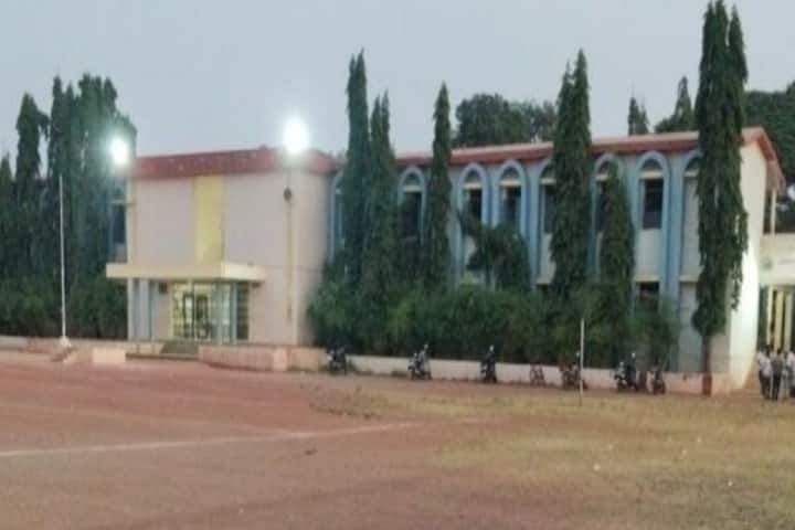 Govindlal Kanhaiyalal Joshi Night Commerce College campus in Latur, Maharashtra, India — photo 1