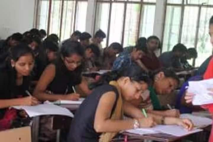 Veer Wajekar Arts Science and Commerce College campus in Uran, Maharashtra, India — photo 2