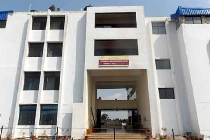 Shivajirao Deshmukh Shikshanshastra Mahavidyalaya campus in Shirala, Maharashtra, India — photo 1
