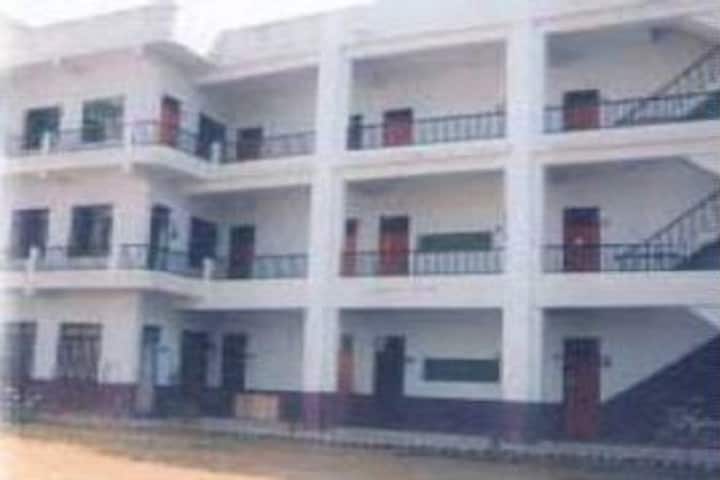 Sri Mahavir Prasad Mahila Mahavidyalaya campus in Lucknow, Uttar Pradesh, India — photo 1