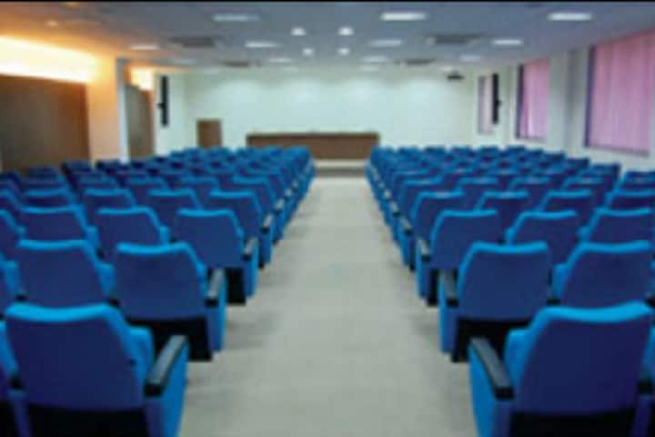 Humera Khan Institute of Management Studies and Research campus in Mumbai, Maharashtra, India — photo 2