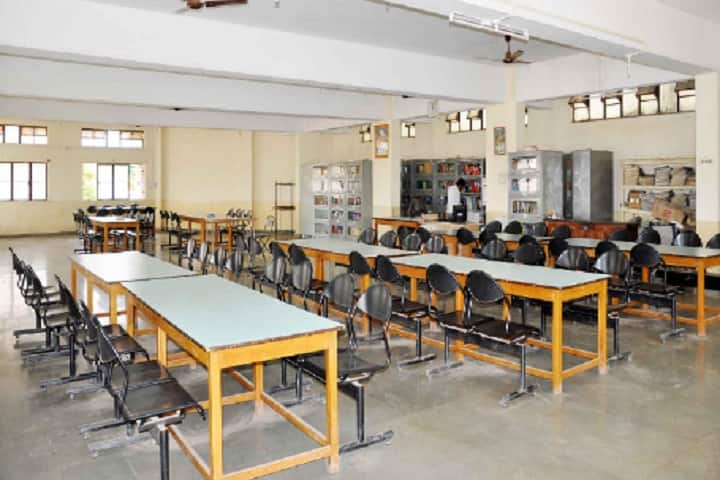 VG Shivdare College of Arts Commerce and Science campus in Solapur, Maharashtra, India — photo 3