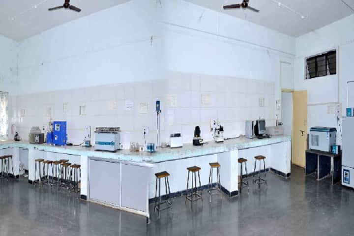 VG Shivdare College of Arts Commerce and Science campus in Solapur, Maharashtra, India — photo 5