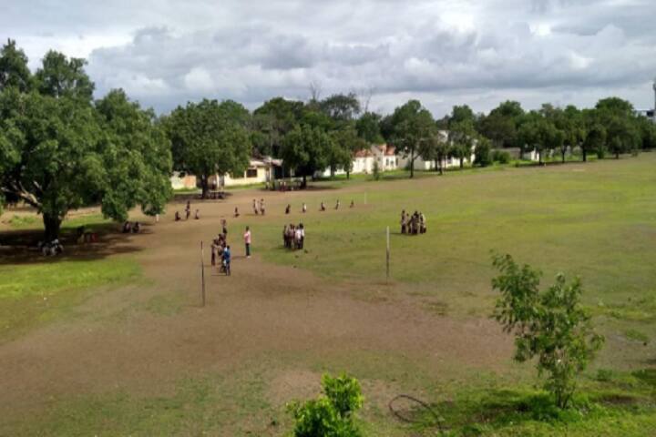 Shriman Bhausaheb Zadbuke Mahavidyalaya campus in Solapur, Maharashtra, India — photo 3