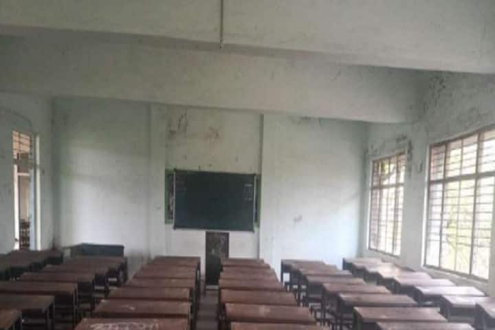 Shriman Bhausaheb Zadbuke Mahavidyalaya campus in Solapur, Maharashtra, India — photo 4