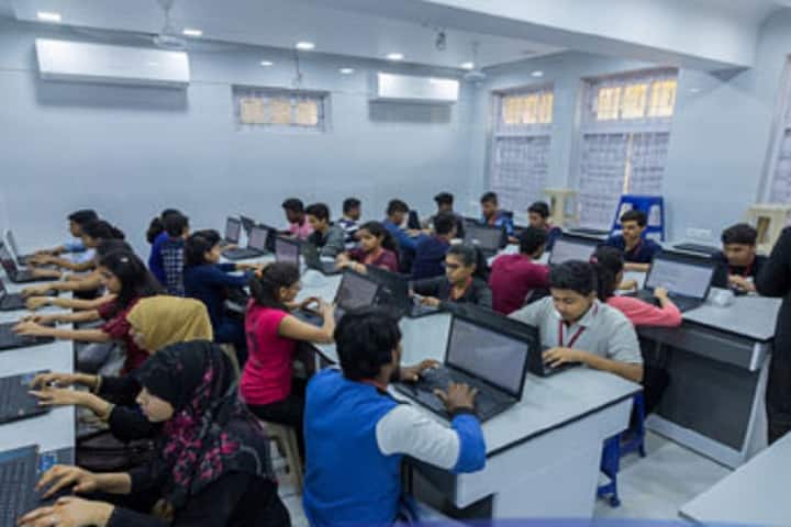 Prakash College of Commerce and Science campus in Mumbai, Maharashtra, India — photo 6