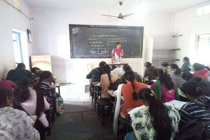 Mahila Kala Mahavidyalaya campus in Umred, Maharashtra, India — photo 3