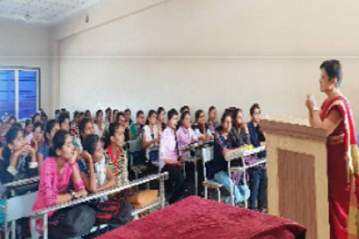 The Shirpur Education Society's Smt HR Patel Arts Mahila College campus in Dhule, Maharashtra, India — photo 6