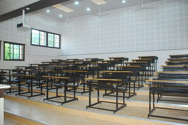 Shikshan Prasarak Sanstha's Sangamner Nagarpalika Arts DJ Malpani Commerce and BN Sarada Science College campus in Sangamner, Maharashtra, India — photo 5