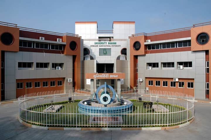 Polytechnic in Agriculture Science campus in Halvad, Gujarat, India — photo 1
