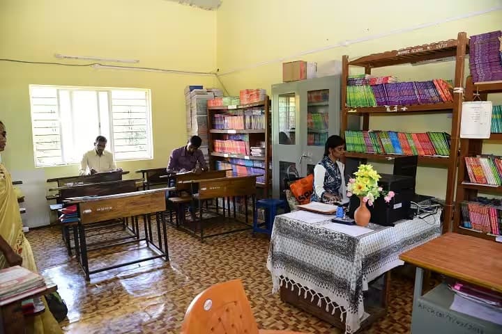 Padmashri Dr GG Jadhav Mahavidyalaya campus in Kolhapur, Maharashtra, India — photo 3
