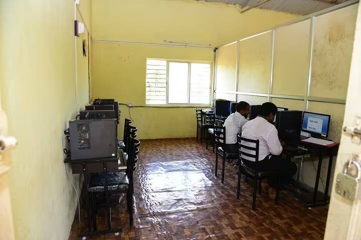 Padmashri Dr GG Jadhav Mahavidyalaya campus in Kolhapur, Maharashtra, India — photo 4