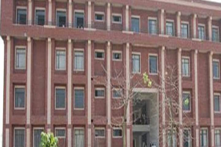Sitapur Shiksha Sansthan campus in Sitapur, Uttar Pradesh, India — photo 1