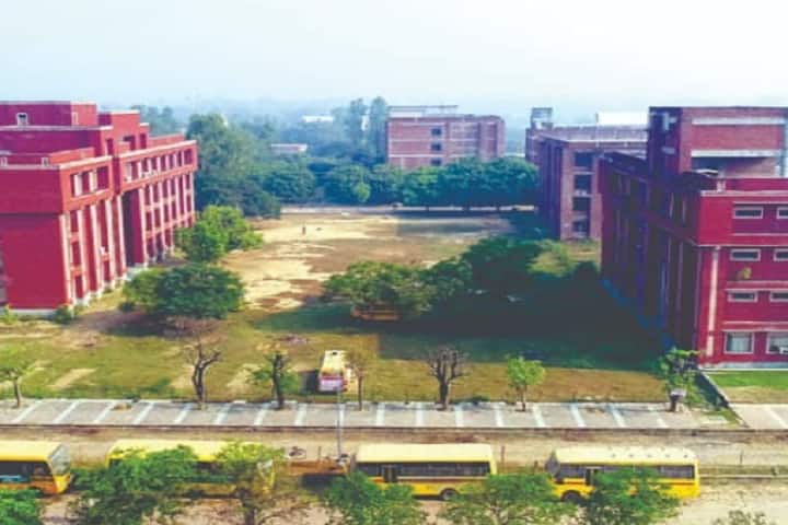 Sitapur Shiksha Sansthan campus in Sitapur, Uttar Pradesh, India — photo 2