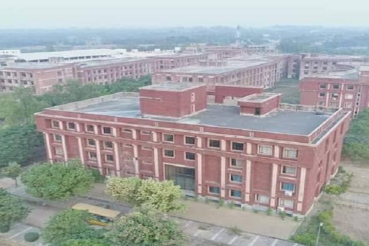 Sitapur Shiksha Sansthan campus in Sitapur, Uttar Pradesh, India — photo 3