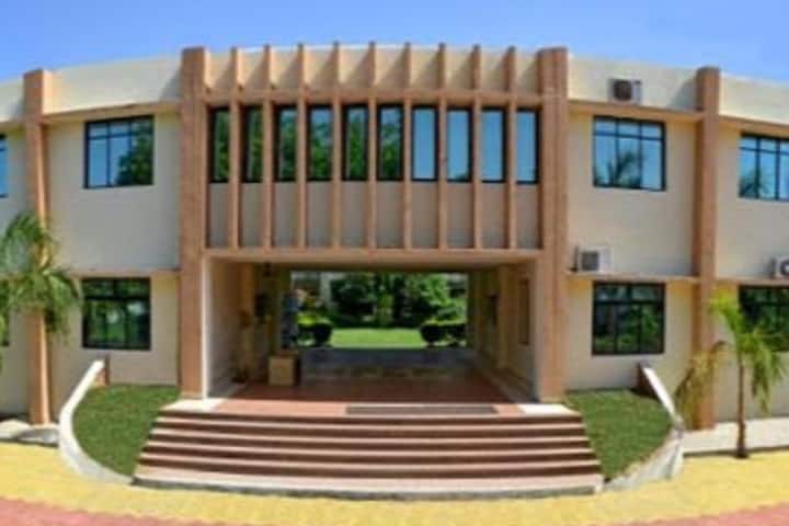 Sardar Patel College of Commerce campus in Anand, Gujarat, India — photo 1