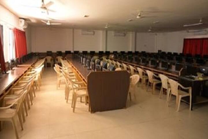 Sardar Patel College of Commerce campus in Anand, Gujarat, India — photo 6