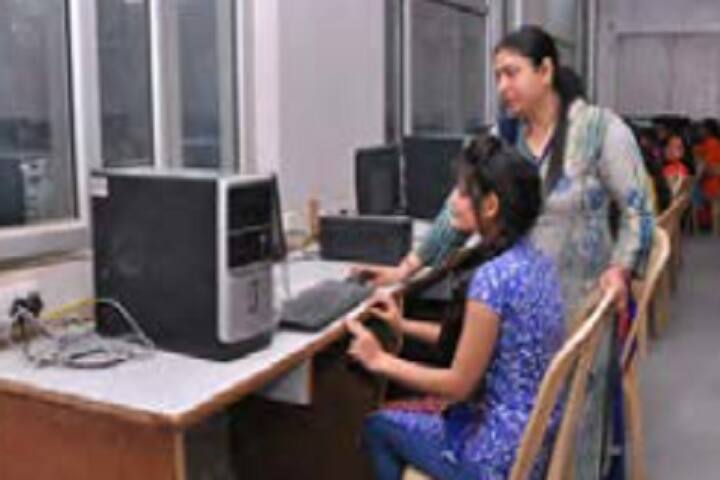 SD Mahila Mahavidyalaya campus in Hansi, Haryana, India — photo 4